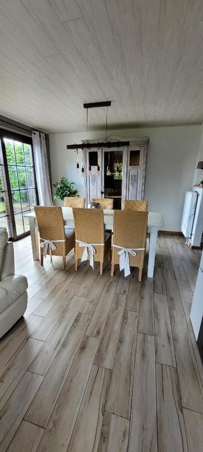 Maison De Campagne Bievre Luaran gambar